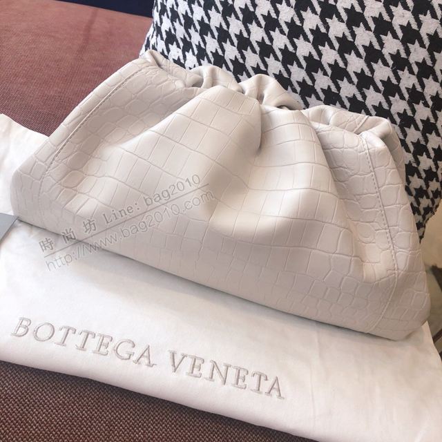 Bottega Veneta女包 寶緹嘉steny包 19新款BV鱷魚紋大號雲朵包 米白色  gxz1094